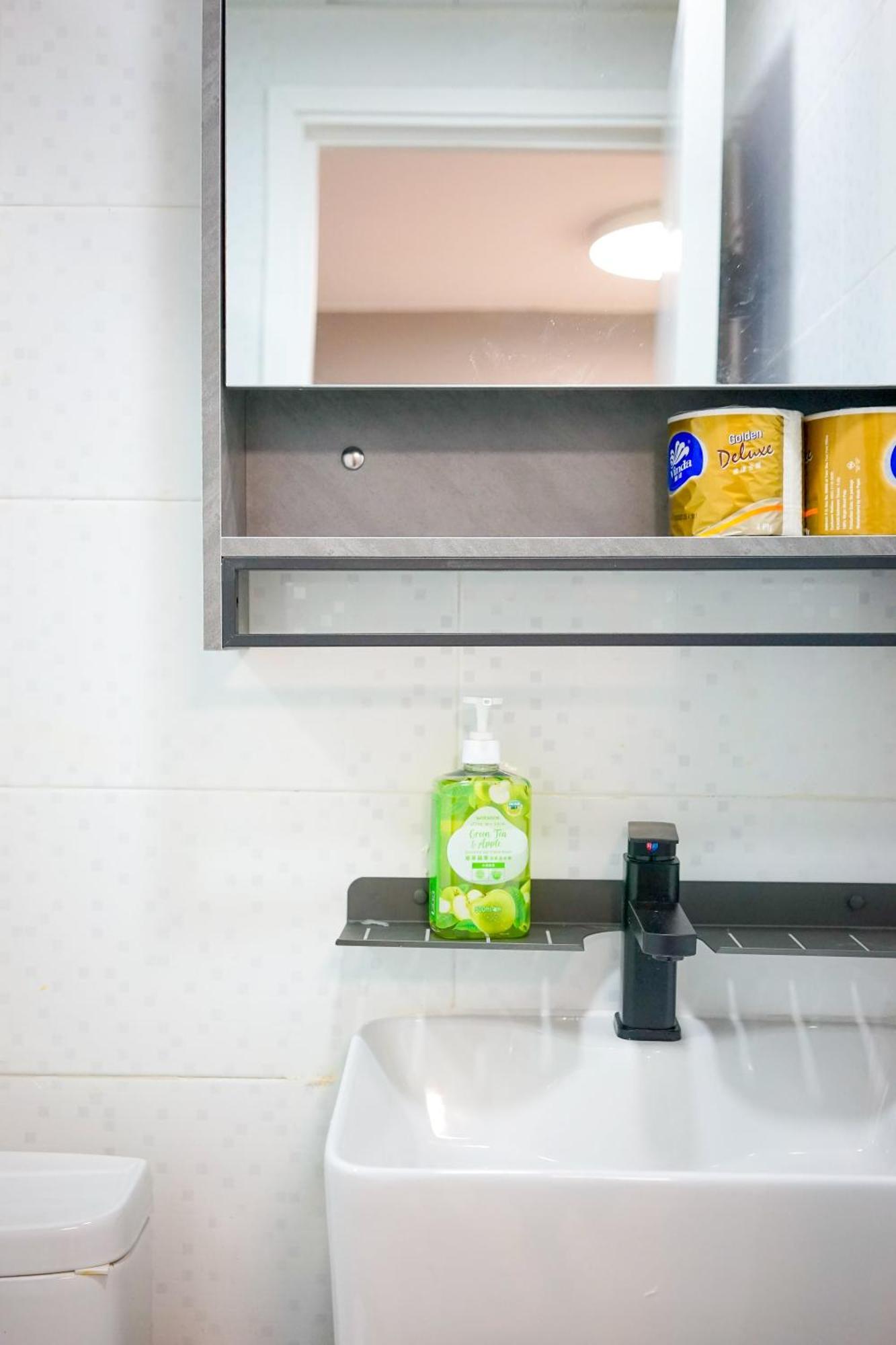 Student Accommodation - 292 Hennessy Road 香港 外观 照片